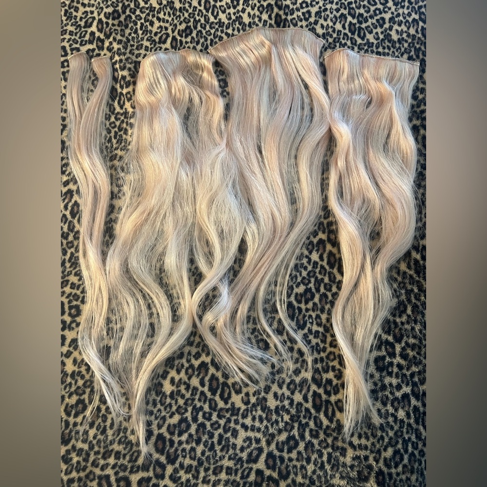 Blonde Wavy Clip-In Hair Extensions - Light blonde